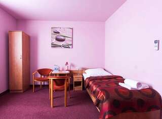 Мини-отель Hotel Paola Кутно Двухместный номер с 2 отдельными кроватями и собственной ванной комнатой-2