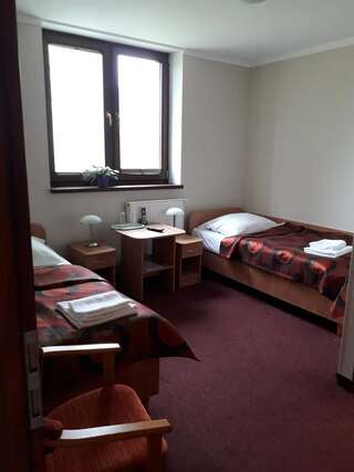 Мини-отель Hotel Paola Кутно Двухместный номер с 2 отдельными кроватями и собственной ванной комнатой-4
